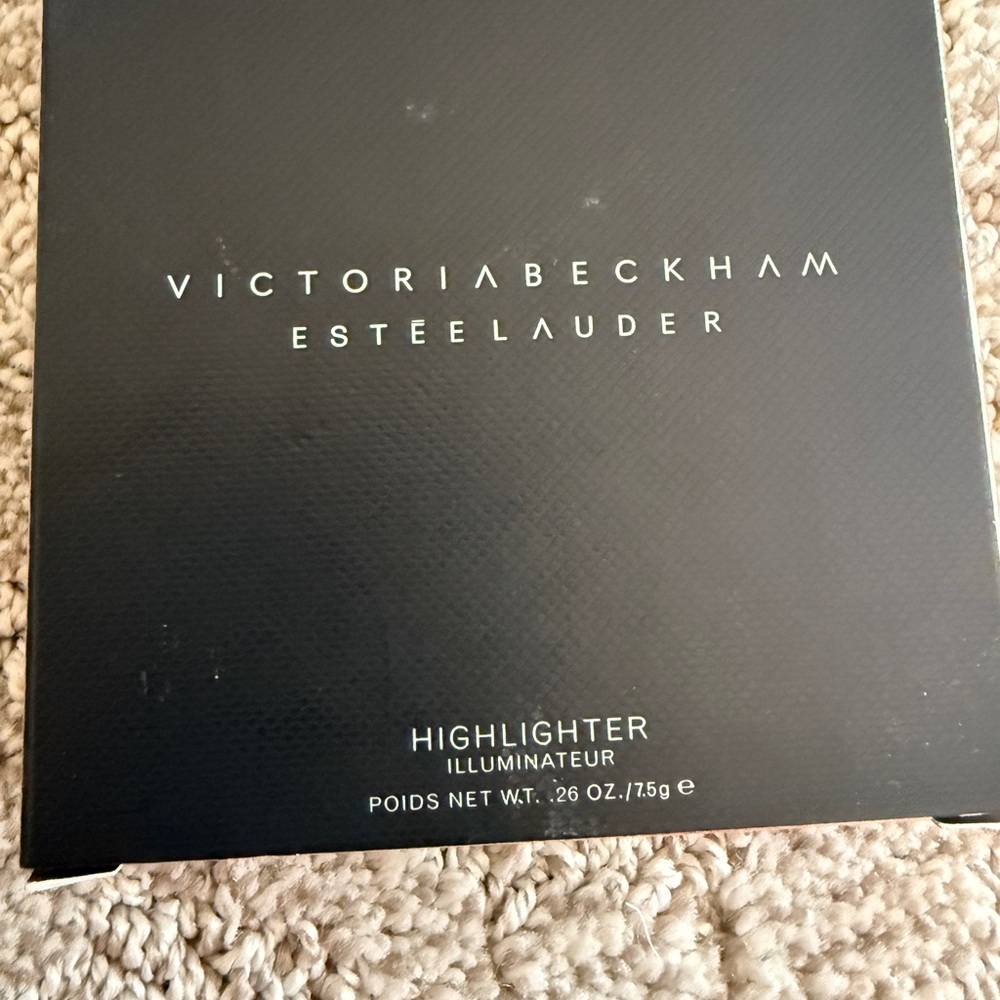 Victoria Beckham Estee Lauder Highlighter - Black Compact